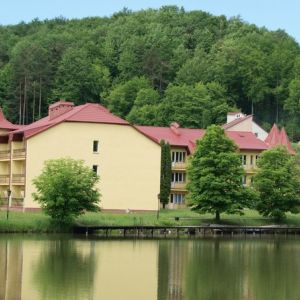 Майдан. База відпочинку "Чарівні озера"