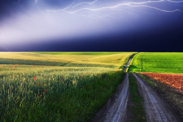 Штормовое предупреждение: в Украине грозы и шквалы