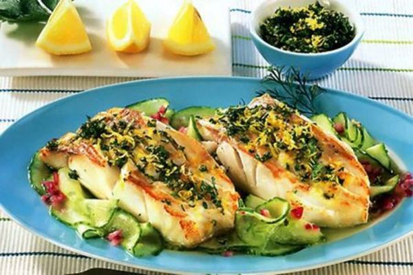 Отварная щука с хреном и картошкой