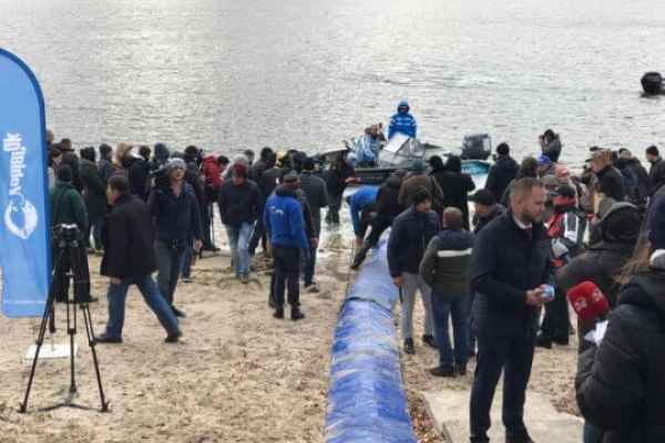 На Киевщине в Днепр выпустили около 3 тонн малька белого амура, толстолоба, карпа и щуки