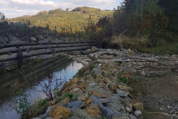 Единственный в Западной Украине завод по разведению ценных пород рыбы отрезали от воды